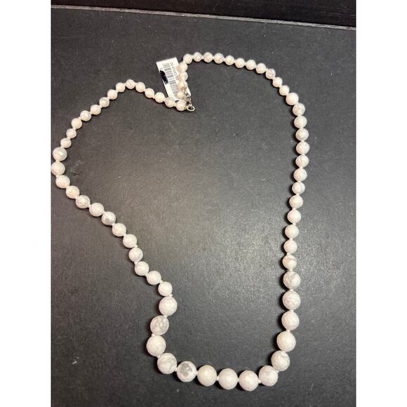 NEW howlite graduated knotted necklace with sterling silver clasp - Picture 1 of 13